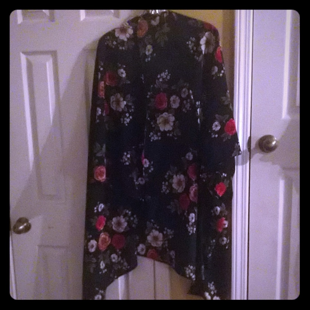 Free flowing kimono